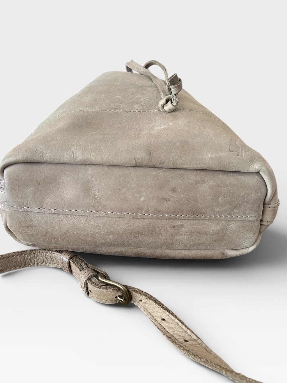 ABLE FashionABLE Gray Taupe Leather Bucket Bag Crossbody Purse Ethiopia - Picture 5 of 13